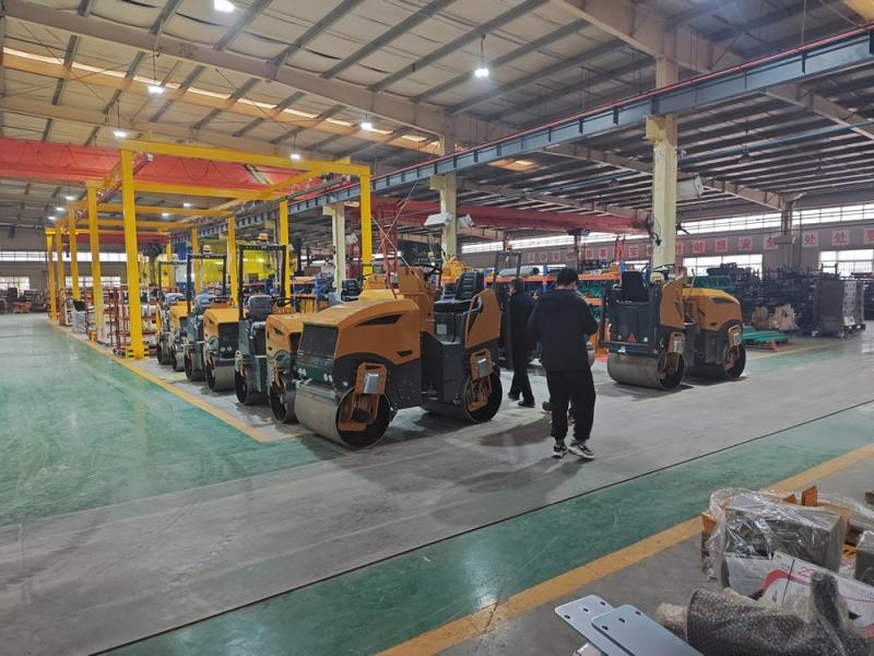 小型壓路機(jī)價(jià)格不能盲從，先把知識來學(xué)起！